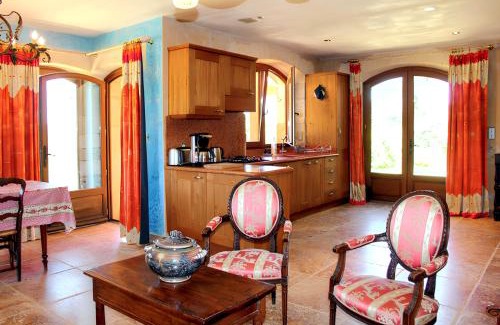 Saint-Cybranet House | Inviting Maison Conviviale in Saint Cybranet with Pool