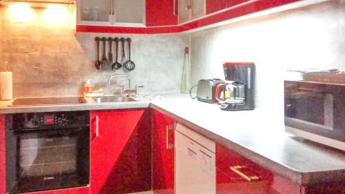 Revest-des-Brousses House | Cozy 2-Bedroom Retreat with Garden & Free WiFi in Revest