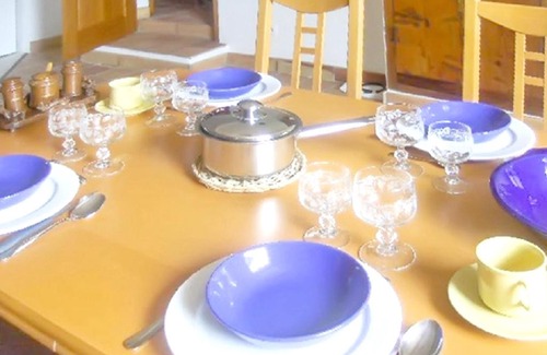 Revest-des-Brousses House | Cozy 2-Bedroom Retreat with Garden & Free WiFi in Revest