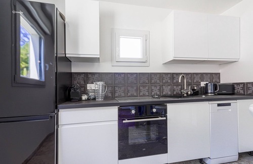 Nice House | Experience Maison Coquette: Ocean Views & Pet-Friendly Stays