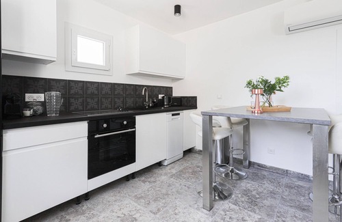 Nice House | Experience Maison Coquette: Ocean Views & Pet-Friendly Stays
