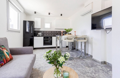 Nice House | Experience Maison Coquette: Ocean Views & Pet-Friendly Stays