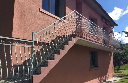 Bagneres-de-Bigorre Apartment | Cozy Apartment in Villa, Steps from Bagnères de Bigorre