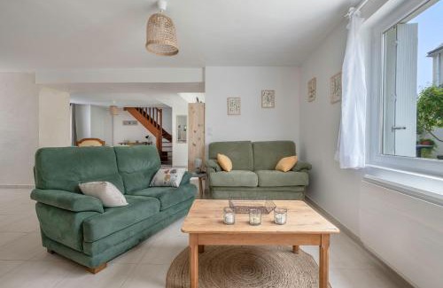 Saint-Armel House | Cozy Maison Steps from the Beautiful Golfe du Morbihan