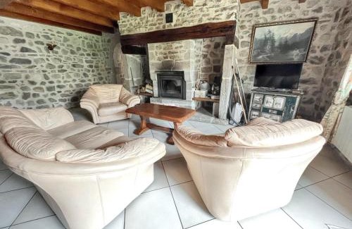 Lanobre House | Cozy Maison in Lanobre with Beautiful Garden Retreat