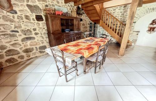 Lanobre House | Cozy Maison in Lanobre with Beautiful Garden Retreat
