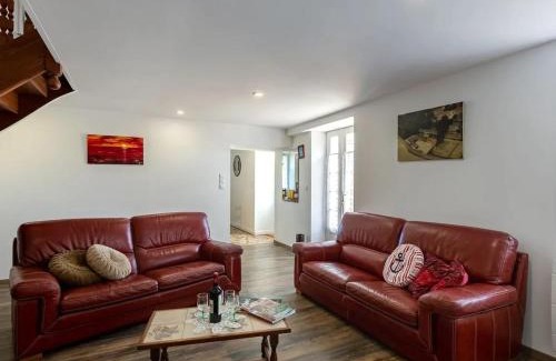 Plouescat House | Cozy 2-Bedroom Maison with Garden & Wifi in Plouescat