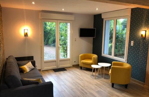 Aumale House | Cozy Renovated Maison: Family-Friendly & Guest Rated 9.4