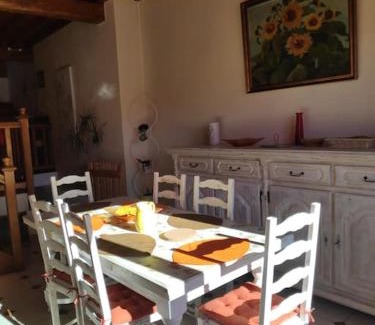 Besset Apartment | Inviting Maison Cosy et Conviviale, Le B7 - Pet Friendly Stay