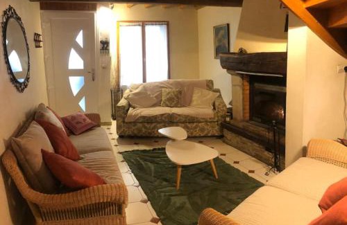 Besset Apartment | Inviting Maison Cosy et Conviviale, Le B7 - Pet Friendly Stay