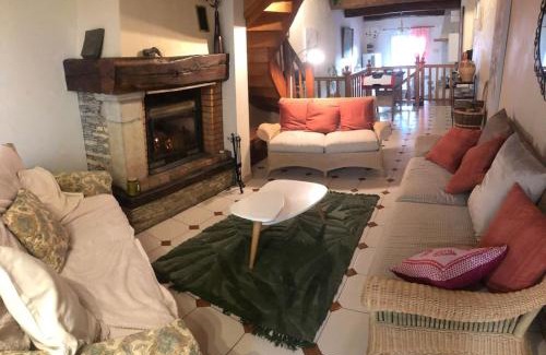 Besset Apartment | Inviting Maison Cosy et Conviviale, Le B7 - Pet Friendly Stay