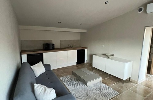Montauroux House | Cosy Retreat for Families at Maison Cosy Hotel