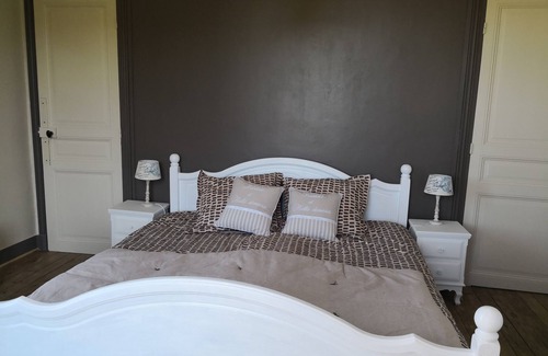 St Georges la Pouge Bed & Breakfast | Inviting Maison Courbarien: Top-Rated with Family Amenities