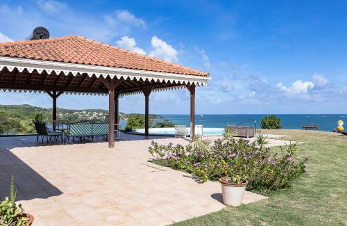 Le Francois House | Tranquil Maison d'Ô Pointe Thalémont with Private Beach