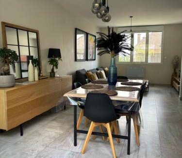 Epernay Apartment | Architectural Retreat with Spa & Hot Tub, Rated 8.4/10