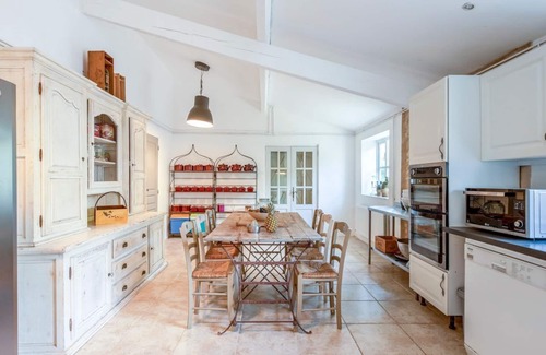 Saint-Seurin-de-Prats Villa | Family-Friendly Maison Des Saveurs Villa with Private Pool