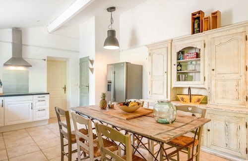 Saint-Seurin-de-Prats Villa | Family-Friendly Maison Des Saveurs Villa with Private Pool