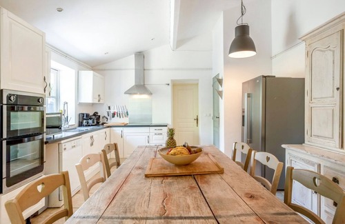Saint-Seurin-de-Prats Villa | Family-Friendly Maison Des Saveurs Villa with Private Pool