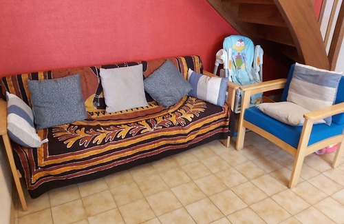 La Chapelle-au-Riboul House | Cozy Maison d'hôtes La Lavandière with Family-Friendly Perks