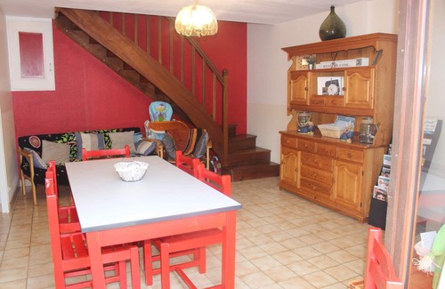 La Chapelle-au-Riboul House | Cozy Maison d'hôtes La Lavandière with Family-Friendly Perks