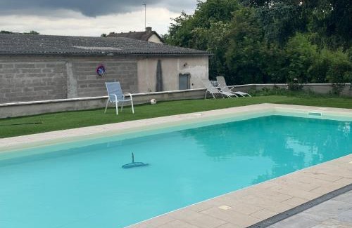 Leves Villa | Relaxing Maison d'Hôte with Inviting Pool for Families