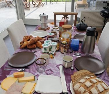 Archennes Bed & Breakfast | Pet-Friendly Retreat at Maison d'hôte with Restaurant & Kitchen