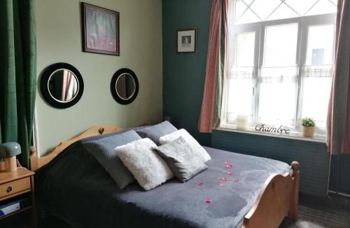 Walcourt Bed & Breakfast | Cozy Maison d'hôte Les Notes Endormie with Hot Tub & Breakfast