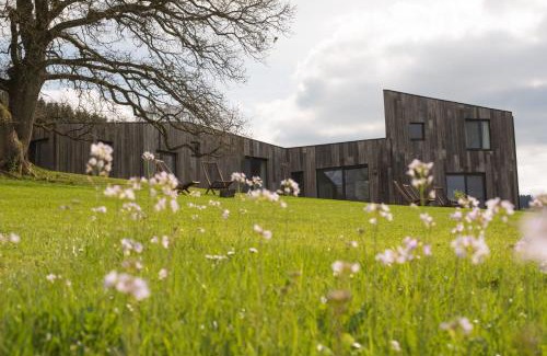 Harre Bed & Breakfast | Inviting Maison d'Hôtes Cerf'titude with Hot Tub & Breakfast
