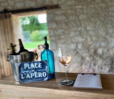 Andillac Bed & Breakfast | Cozy Maison d'hôtes De La Boissière with Oceanfront Pool
