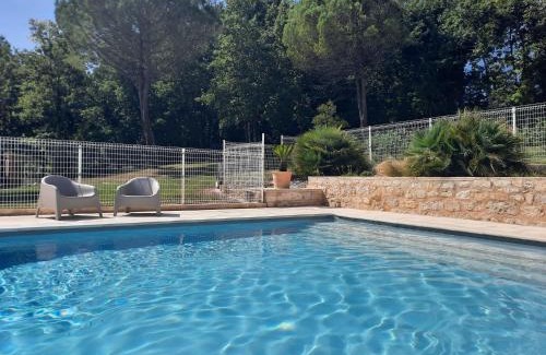 Andillac Bed & Breakfast | Cozy Maison d'hôtes De La Boissière with Oceanfront Pool