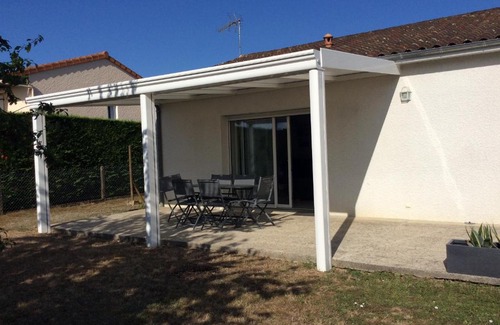 Saint-Julien-l'Ars House | Beautiful Maison d'Hôtes with Child-Friendly Amenities