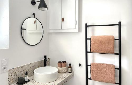 Robion Bed & Breakfast | Oceanfront Retreat: Maison d'hôtes Kazaart - Guest Rated 9.8