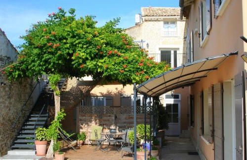 Laudun Bed & Breakfast | Relax at Maison d'hôtes La Bignone with Spa & Hot Tub