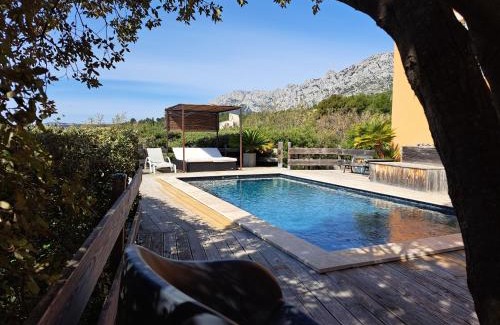 Puyloubier House | Discover Maison d'hôtes la Garenne: 9.7/10 & Oceanfront Bliss