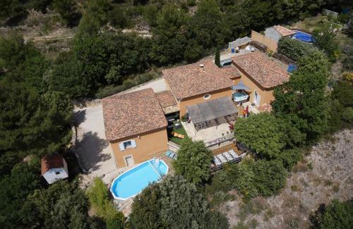 Puyloubier House | Discover Maison d'hôtes la Garenne: 9.7/10 & Oceanfront Bliss
