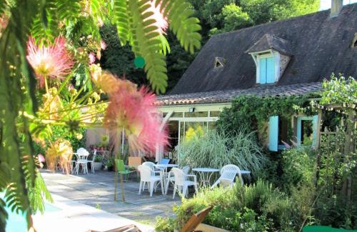 Sainte-Nathalene Bed & Breakfast | Oceanfront Relaxation at Maison d'Hôtes Le Moulin Pointu