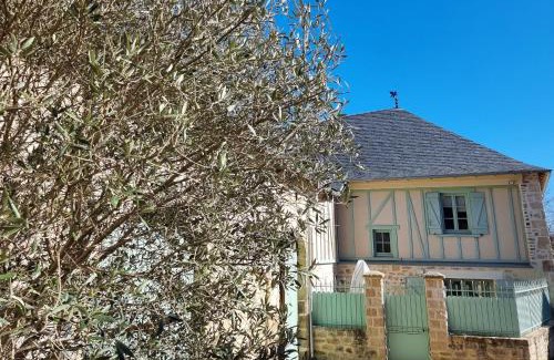 Le Lonzac Bed & Breakfast | Relaxing Oceanfront Stay at Maison d'hôtes Les Jardins