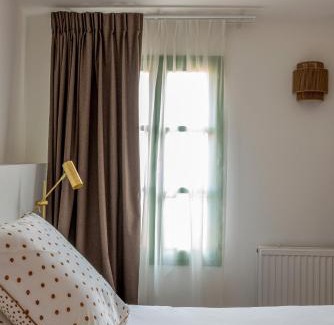 Villedieu House | Relax at Maison Les Sources: Pet-Friendly with Hot Tub!