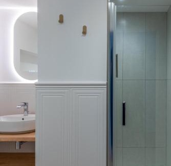Villedieu House | Relax at Maison Les Sources: Pet-Friendly with Hot Tub!