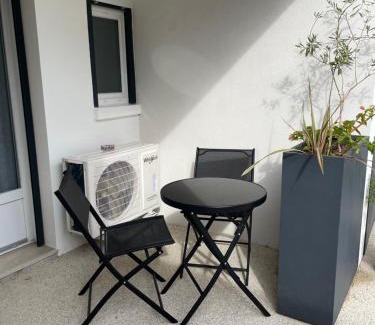Le Bouscat House | Exceptional Stay at Maison d'hôtes Romarine, Rated 9.5/10