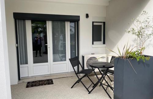 Le Bouscat House | Exceptional Stay at Maison d'hôtes Romarine, Rated 9.5/10