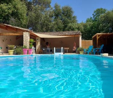 Saint-Didier Bed & Breakfast | Idyllic Maison d'Hôtes & Spa La Chêneraie-Provence Retreat