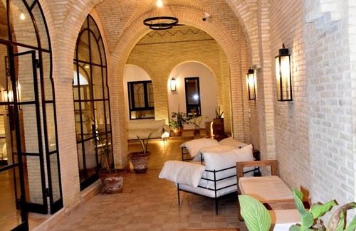 Tozeur Bed & Breakfast | Discover Villa Fatima: Pet-Friendly Oasis with Breakfast Included
