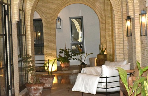 Tozeur Bed & Breakfast | Discover Villa Fatima: Pet-Friendly Oasis with Breakfast Included
