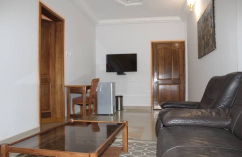 Ouagadougou House | Cozy Maison D Hote Villy: Family-Friendly with Dining Options