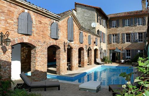 Gaillac Bed & Breakfast | Experience Maison d'Hotes Delga: 4-Star Oceanfront Retreat
