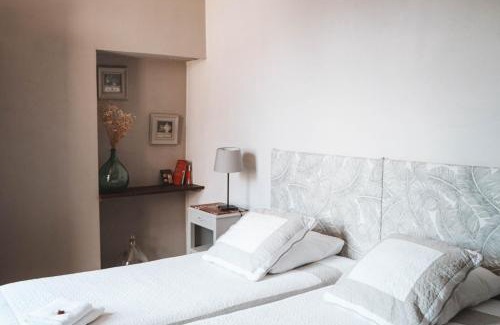 Gaillac Bed & Breakfast | Experience Maison d'Hotes Delga: 4-Star Oceanfront Retreat
