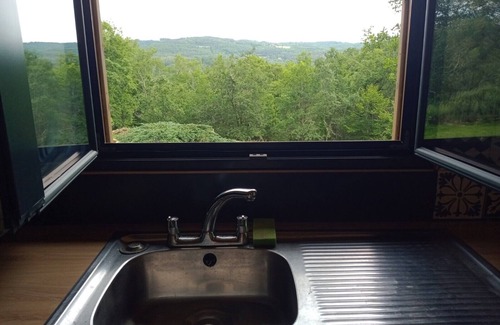 Saint-Leon-sur-Vezere House | Nature Retreat with Scenic Views and Family-Friendly Amenities