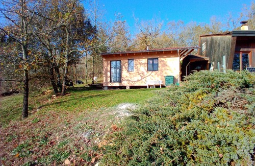 Saint-Leon-sur-Vezere House | Nature Retreat with Scenic Views and Family-Friendly Amenities