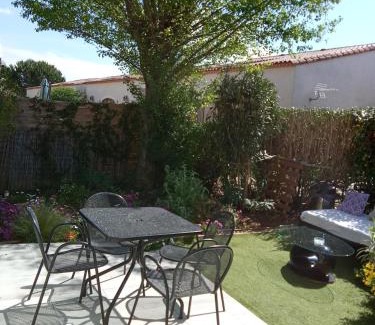 Gallargues-le-Montueux House | Relax at Maison dans une Résidence de Vacances